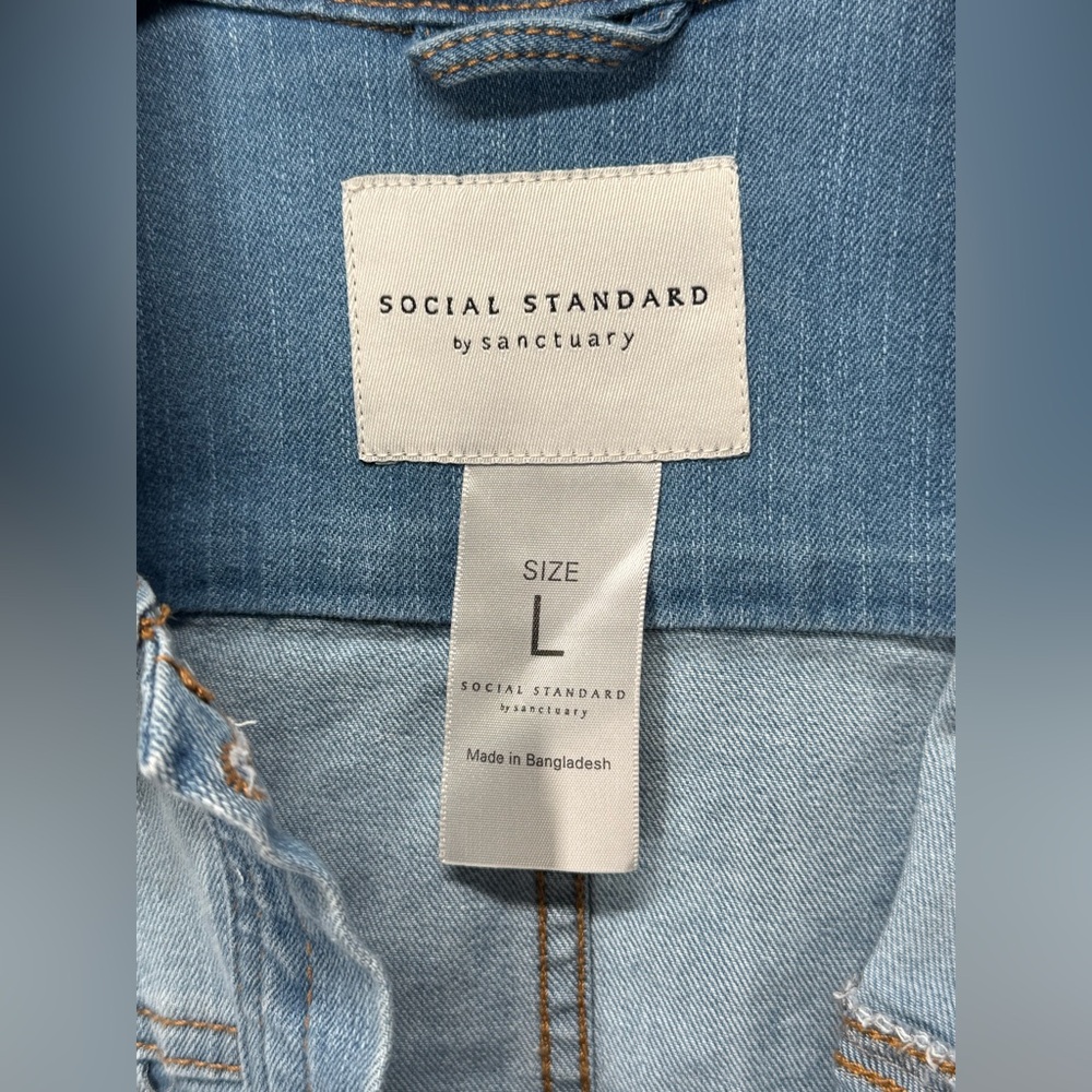 Social Standard by Sanctuary Light Wash Button Up Denim Jean Jacket Large - Picture 4 of 9